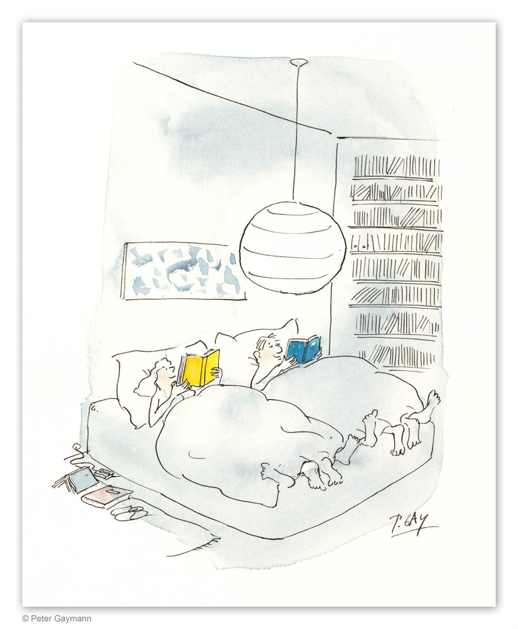 Paar liest Bücher in Doppelbett
